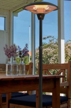 Gulvmodell 900/ 1200/ 2100W, HA, Svart -Dovre Peis Butikk terrassevarmer gulvmodel med teleskop 900 1200 2100 w sort out 70 121 miljoe